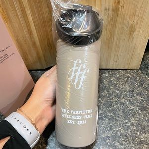 Fab fit fun. Waterbottle. Tan.